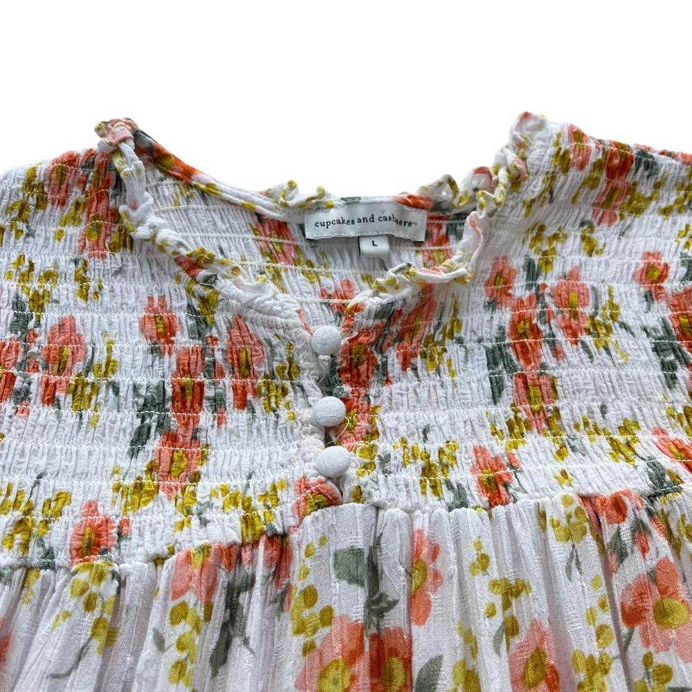 Cupcakes and cashmere Womens Sz Large Peach & White Floral Smocked Ruffle Blouse - Picture 11 of 13